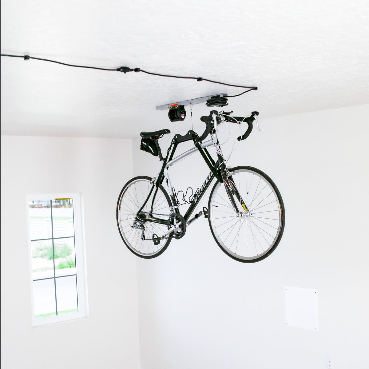 SmarterHome Single-Bike Lifter