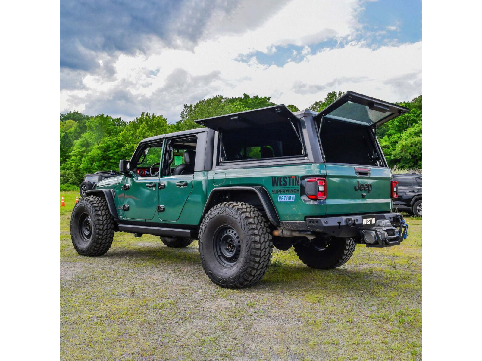 Westin Automotive 2024-2025 Jeep Gladiator EXP Truck Cap