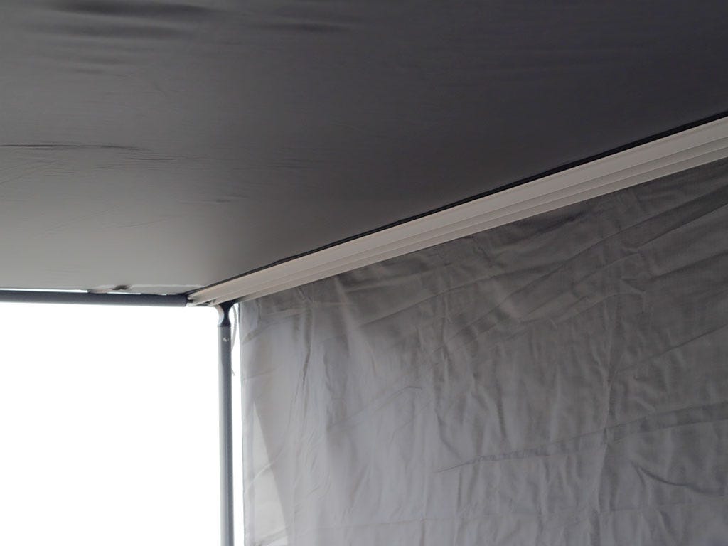 Front Runner Wind/Sun Break for 2M Awning / Front